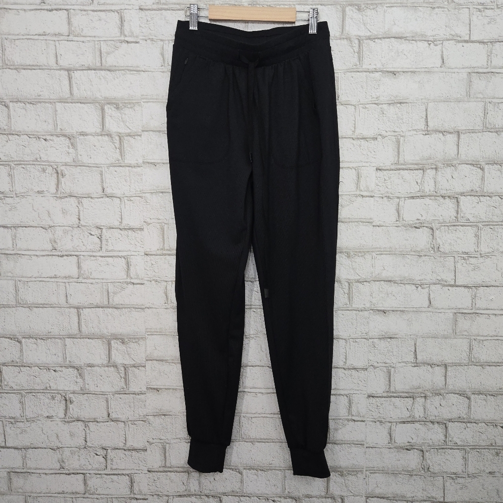 Recreation by Thread & Supply like‎ new black jogger pants